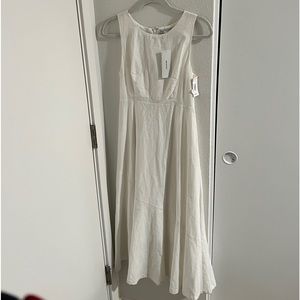 URBAN OUTFITTERS PURE WHITE MIDI DRESS. NEVER WORN TAGS ON. built-in slip.